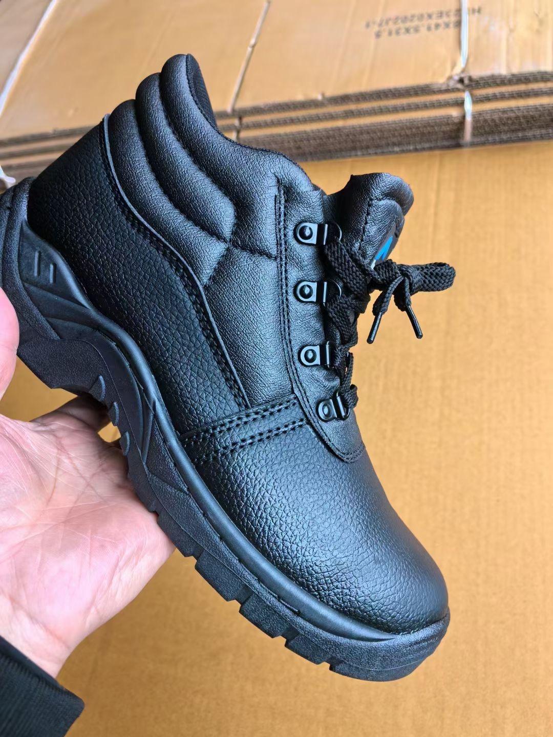 031704 Mens shoes
