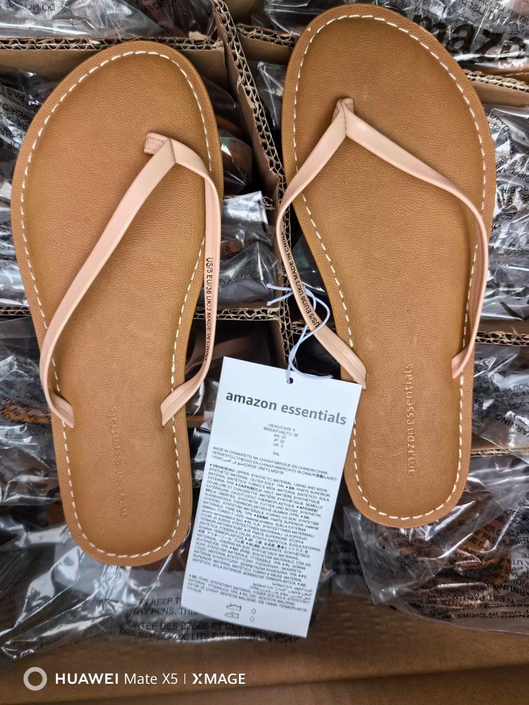052728 Mens and Ladys slippers