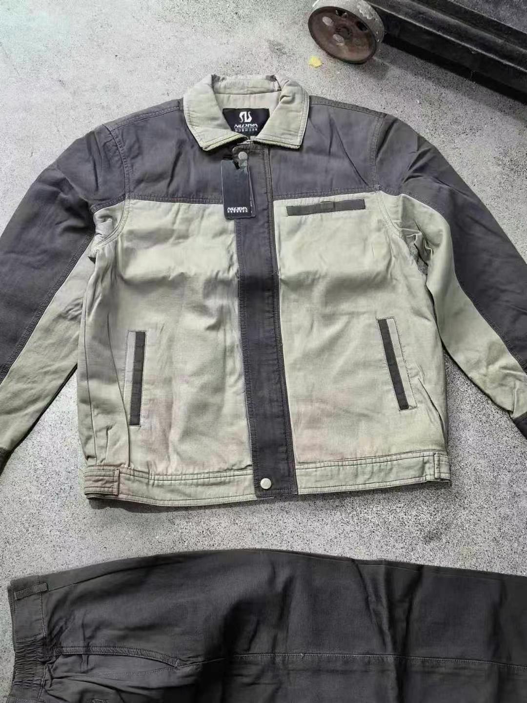 091928 Mens work clothing suit