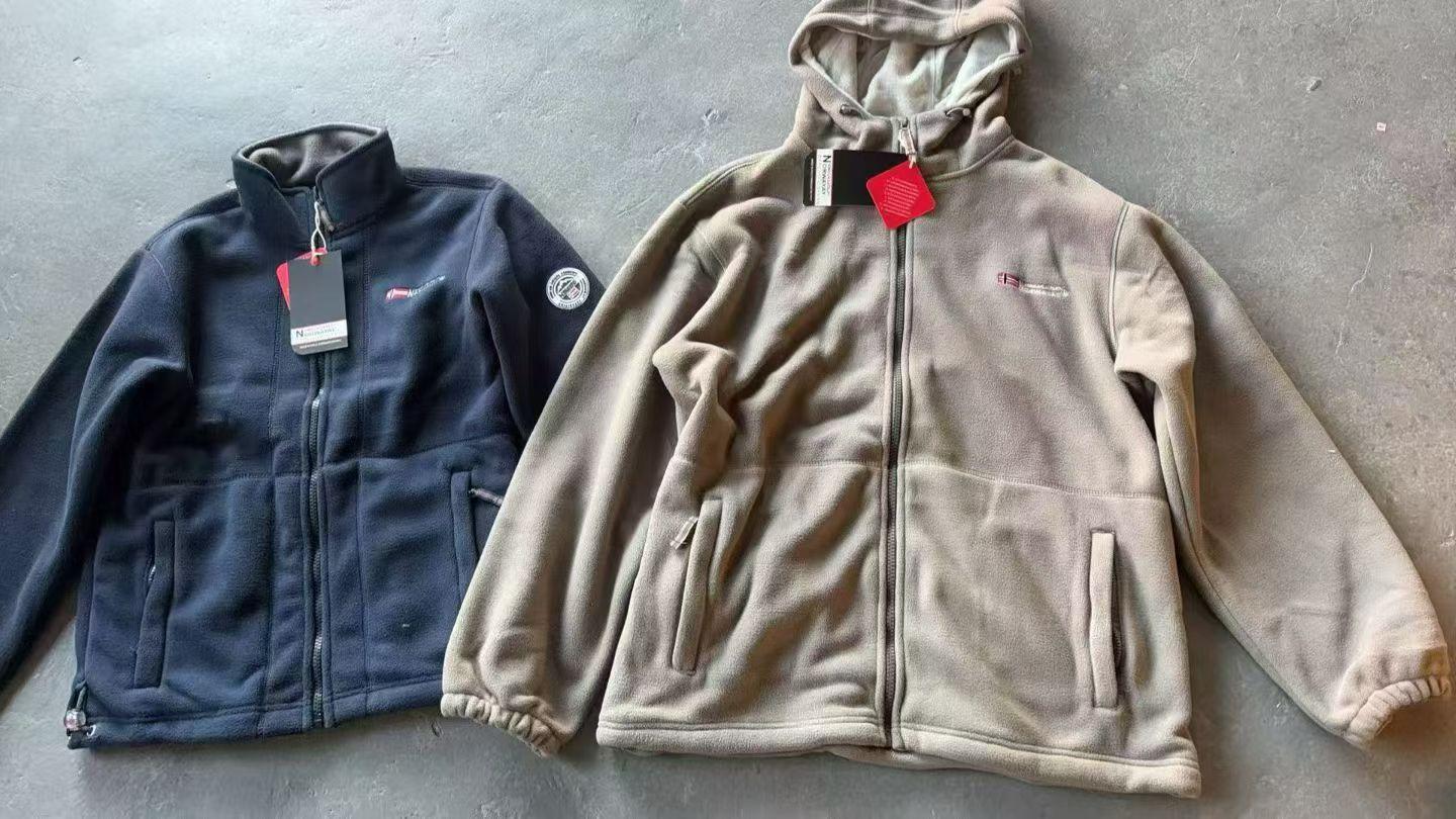 111310 Mens fleece top